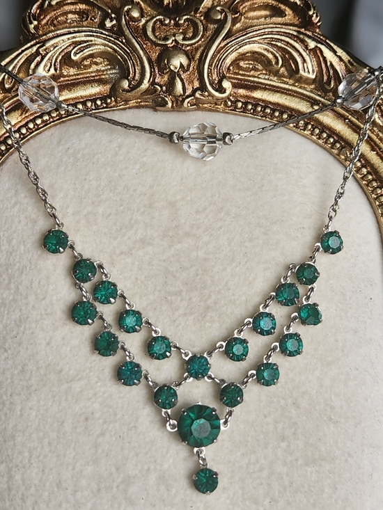 Jewelry - VTG Silver & Emerald Green Rhinestone Bib Necklace Coquette Layering Boho